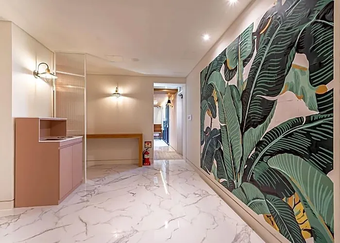 Songjeong Brooks Hotel